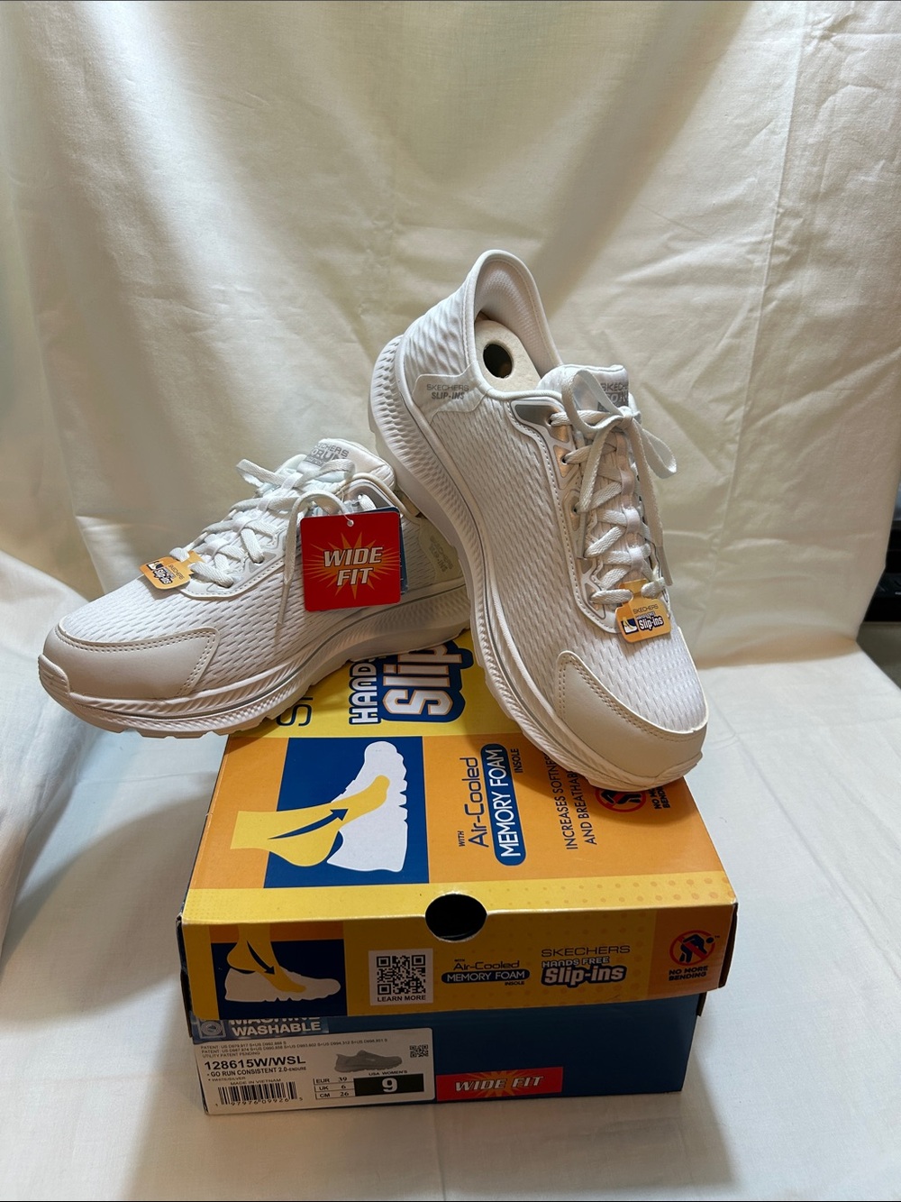 Skechers Hands Free Slip-Ins Go Run Consistent 2.0 Endure in White Sz 9 Wide NIB
